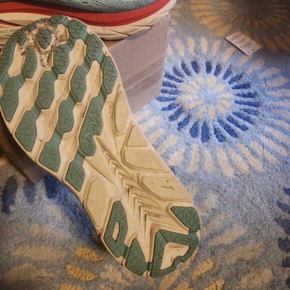 NWOT HOKA Clifton 8 Shoes - Picture 3 of 4